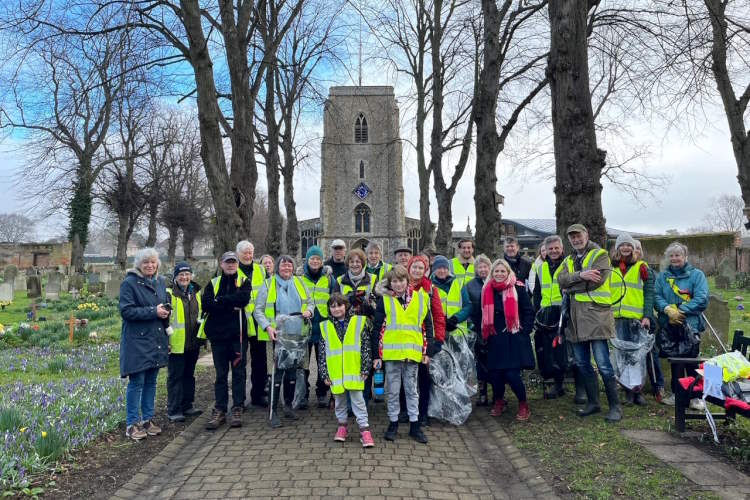 Holt-Church-litter-pick 750AT