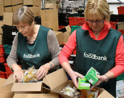 NorwichFoodbankPacking540