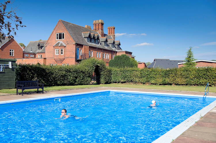 BelseyBridgeSwimmingPool750