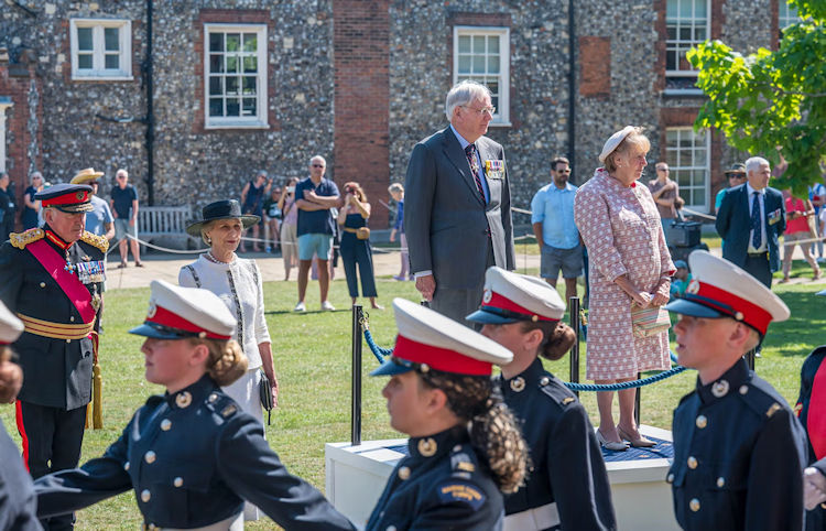 VJServiceNorwichCathedralParad