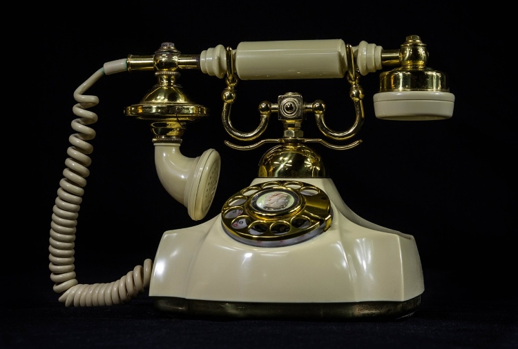 antique-telephone 750pb