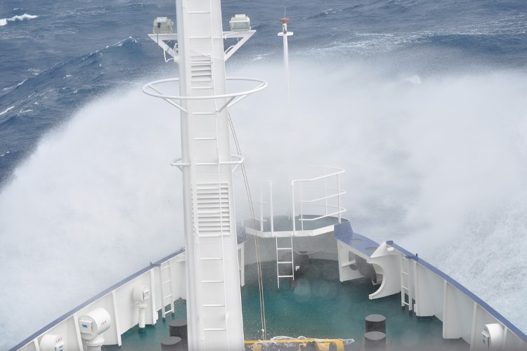 ships bow 750pb