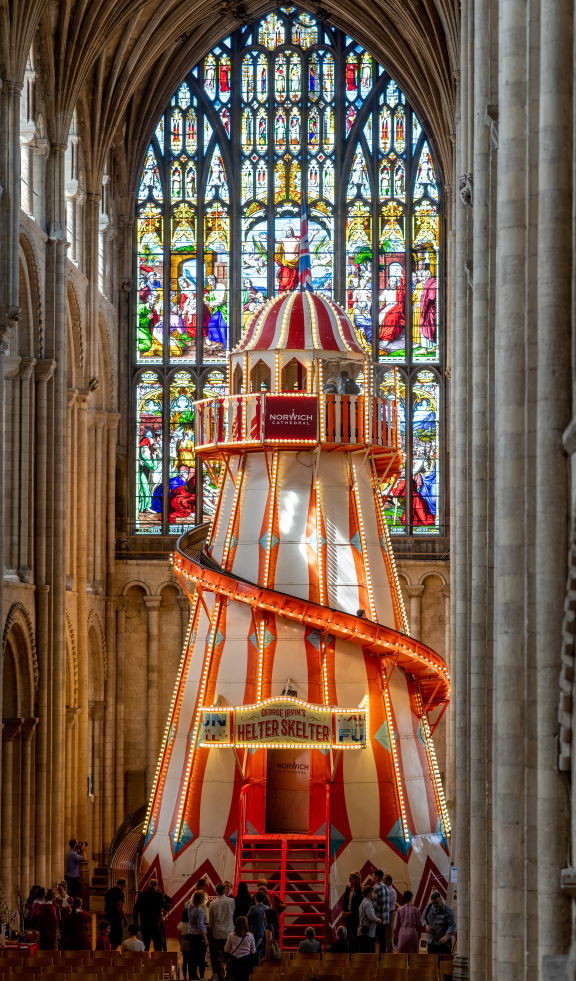 Norwich Cathedral helter skelt
